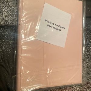 Wireless keyboard for an iPad Air 5th/4th